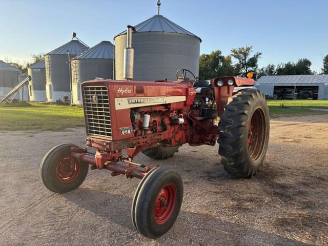 Image of International Harvester 656 equipment image 2
