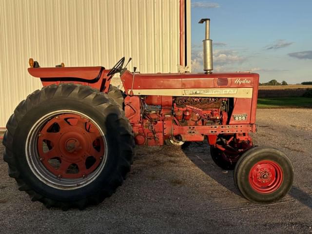 Image of International Harvester 656 equipment image 3