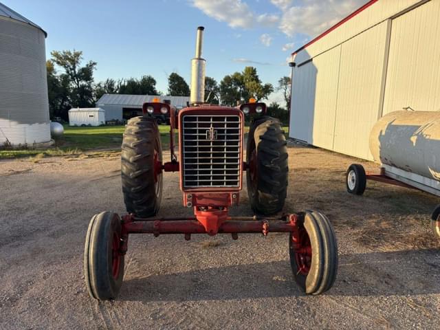 Image of International Harvester 656 equipment image 1