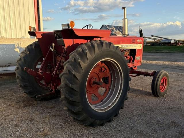 Image of International Harvester 656 equipment image 4