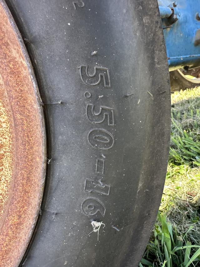 Image of Ford 2000 equipment image 4