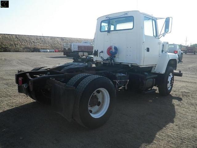 Image of Ford L8000 equipment image 2