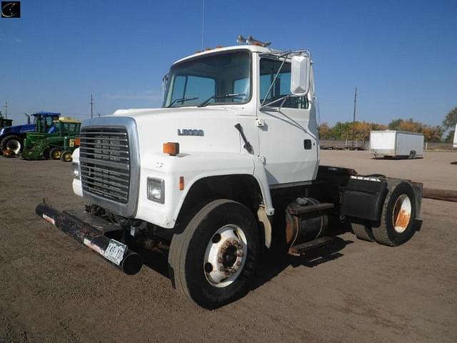 Image of Ford L8000 equipment image 1