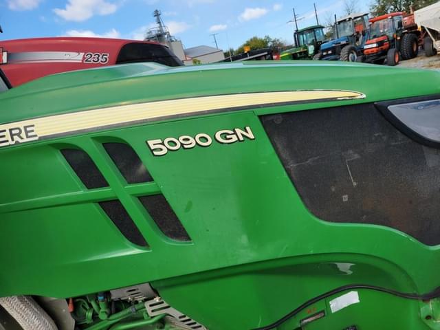 Image of John Deere 5090GN equipment image 3