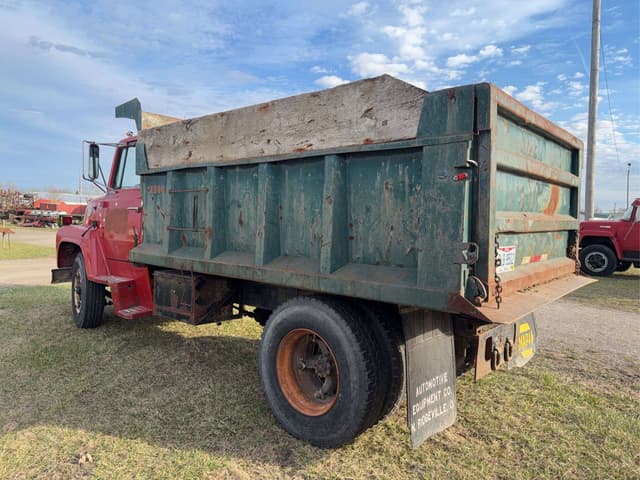 Image of Ford F-700 equipment image 3