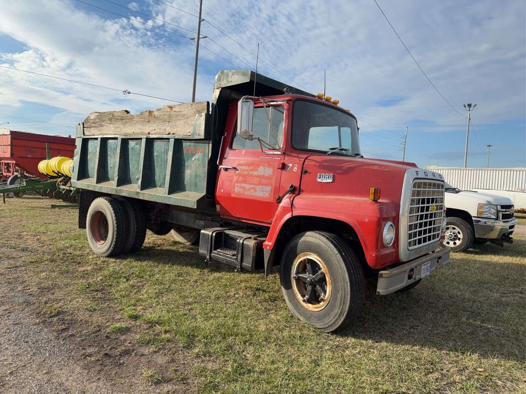 Image of Ford F-700 Primary image