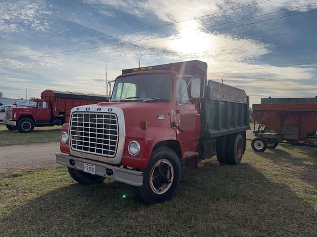Image of Ford F-700 equipment image 4