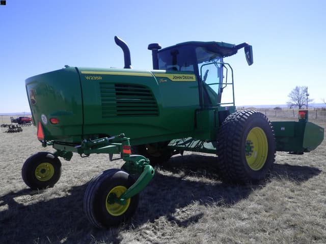 Image of John Deere W235R equipment image 2