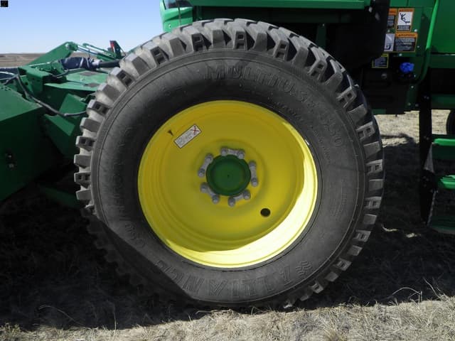 Image of John Deere W235R equipment image 4