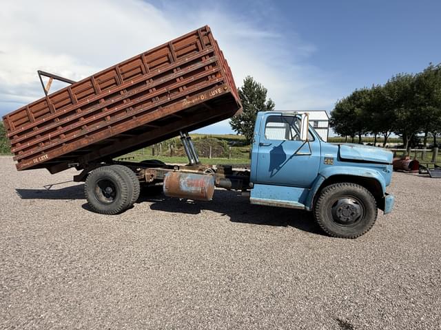 Image of Chevrolet C60 equipment image 2