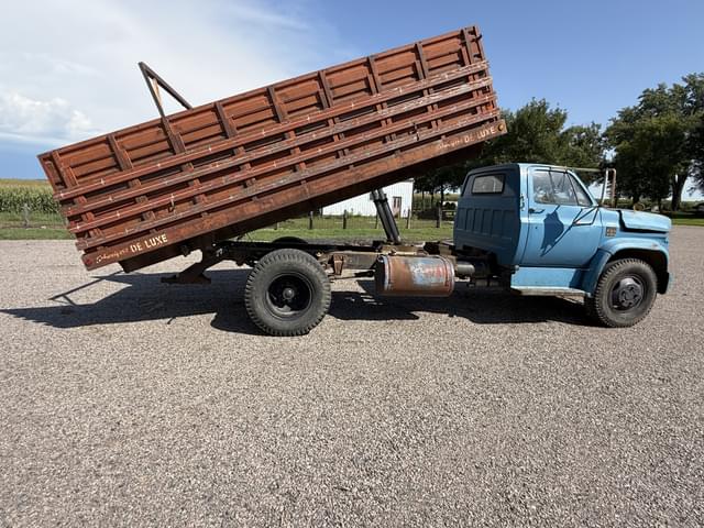 Image of Chevrolet C60 equipment image 3