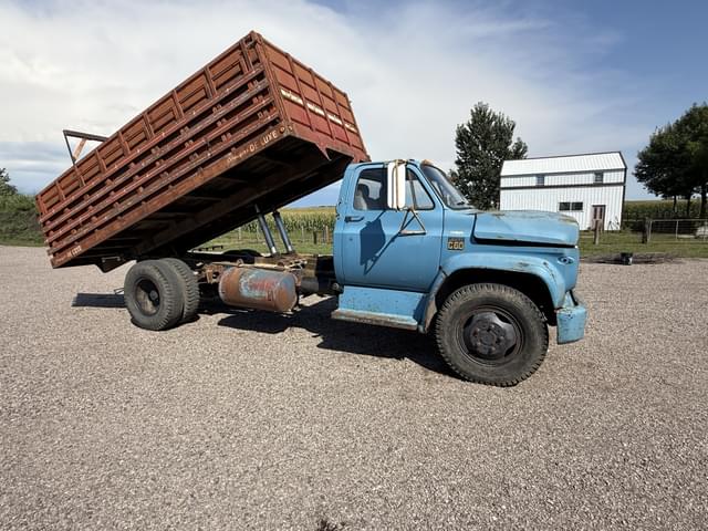 Image of Chevrolet C60 equipment image 1