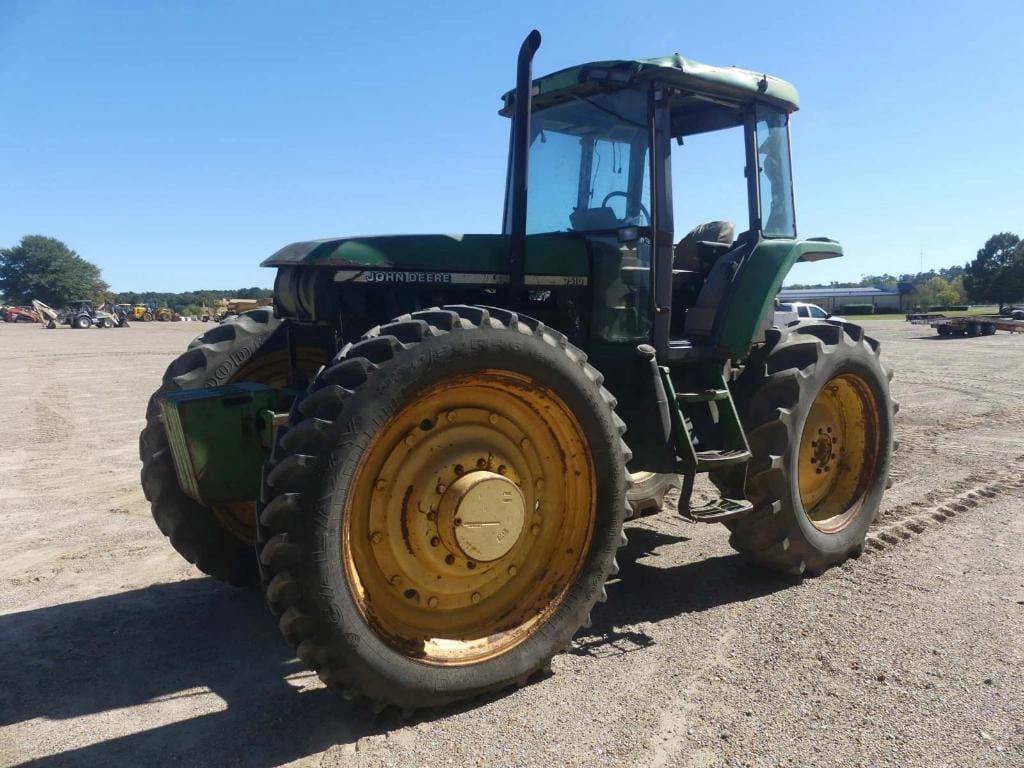 John Deere 7510 Equipment Image0