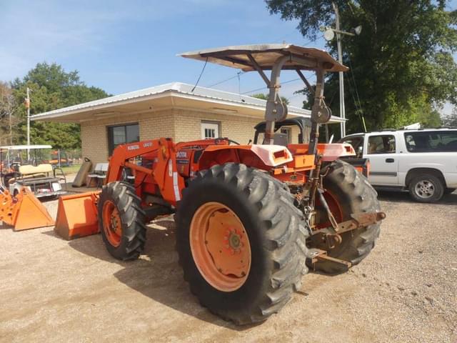 Image of Kubota M9000 equipment image 4