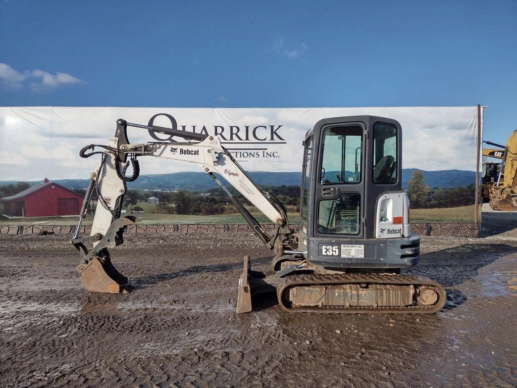 2016 Bobcat E35 Equipment Image0