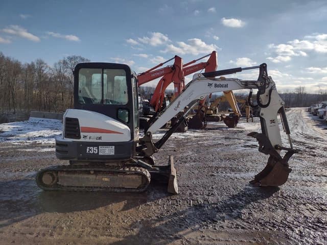 Image of Bobcat E35 equipment image 2