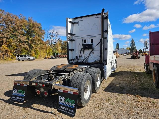 Image of Freightliner Cascadia equipment image 4