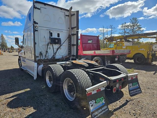 Image of Freightliner Cascadia equipment image 2