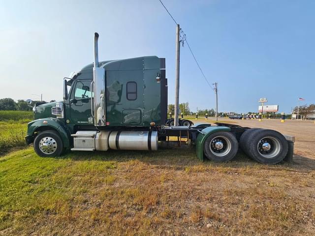Image of Freightliner 122SD equipment image 1