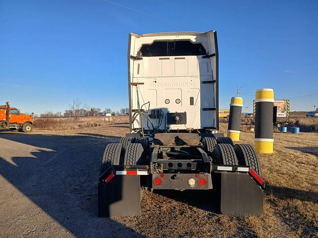 Image of International Navistar equipment image 3