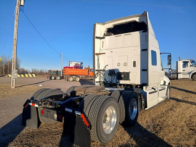 Image of International Navistar equipment image 4