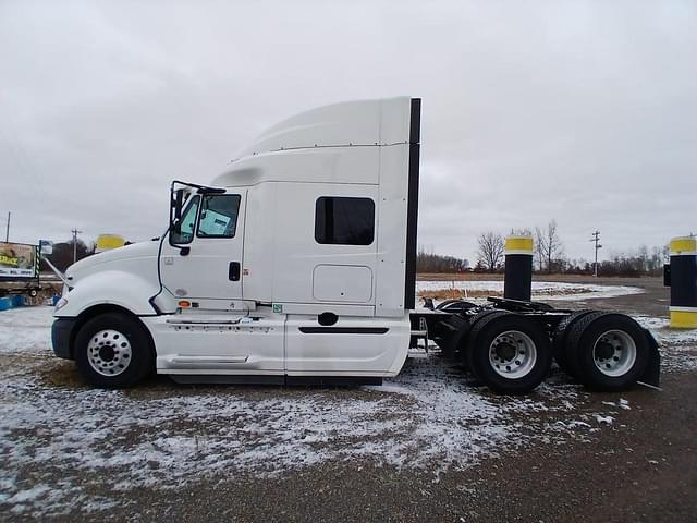 Image of International Navistar equipment image 1