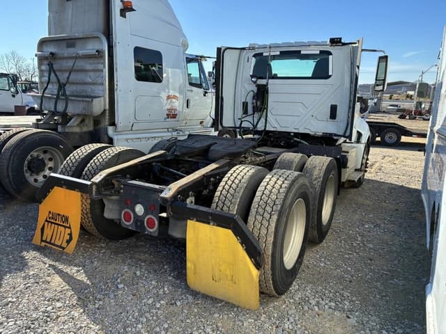 Image of International ProStar Plus 122 equipment image 2