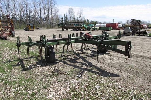 Image of John Deere 100 equipment image 2