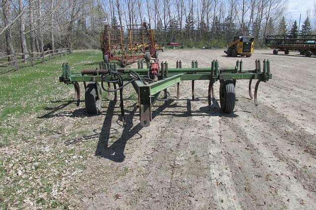 Image of John Deere 100 equipment image 1