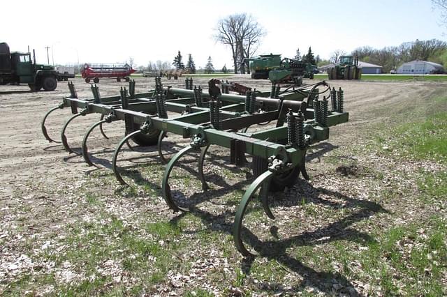 Image of John Deere 100 equipment image 4