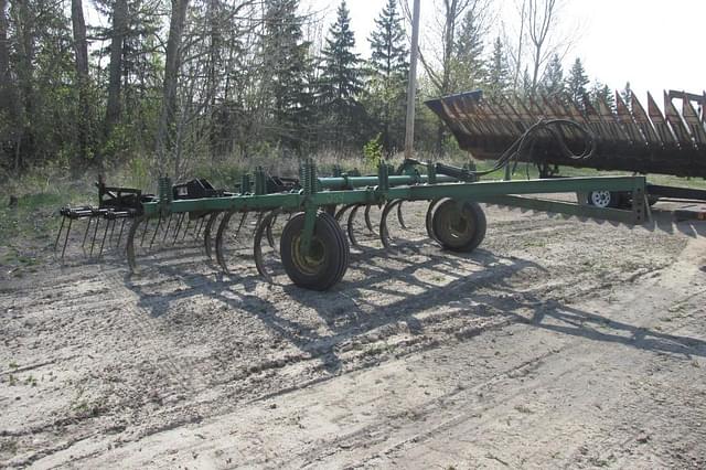 Image of John Deere 100 equipment image 2