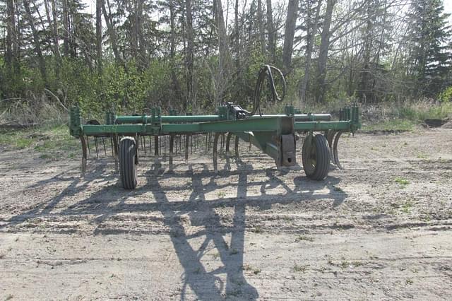 Image of John Deere 100 equipment image 1