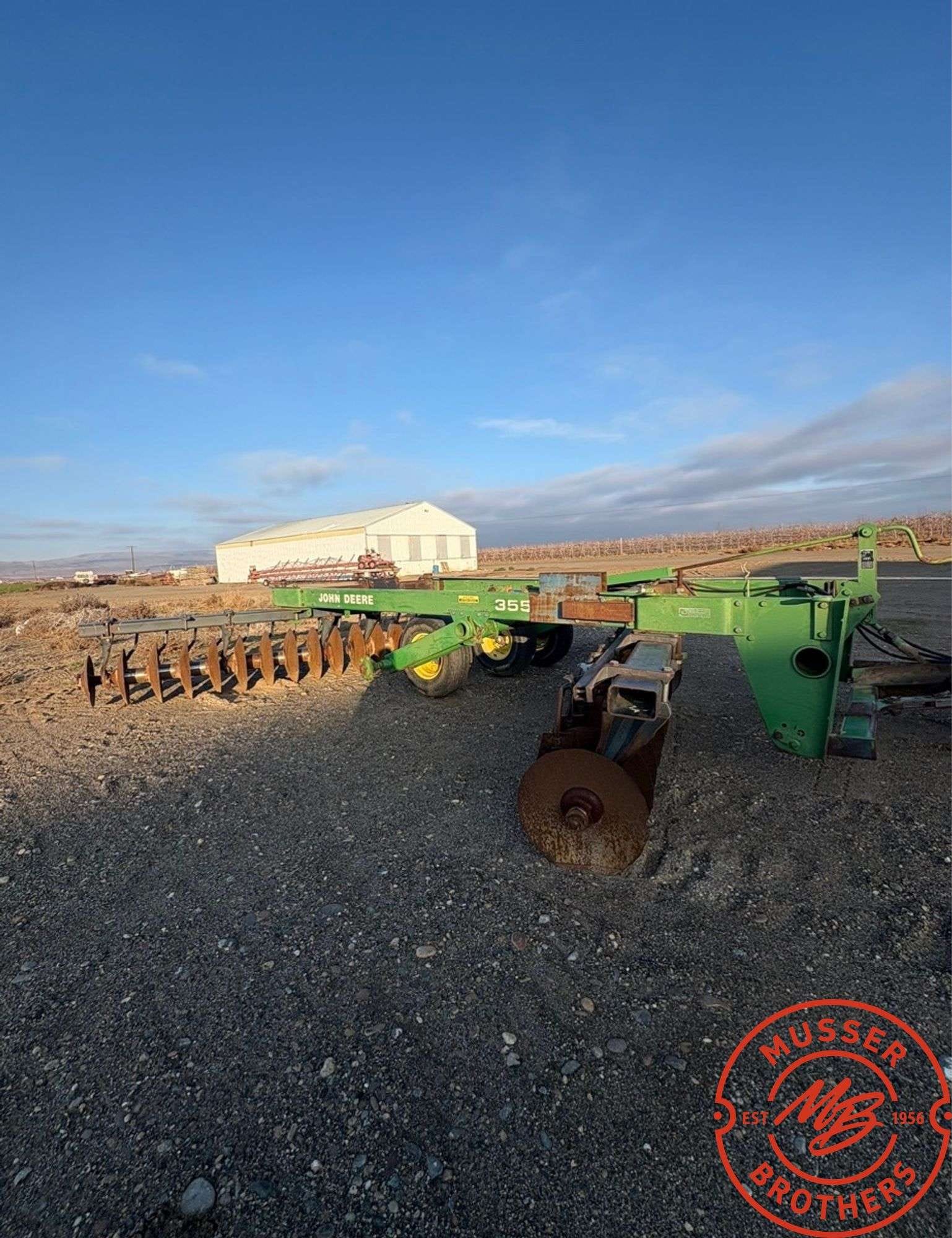 John Deere 355 Equipment Image0
