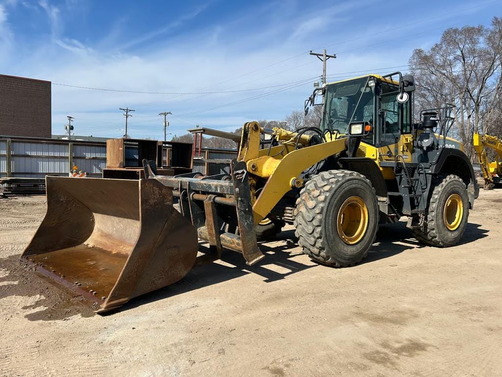 2016 Komatsu WA380-8 Equipment Image0