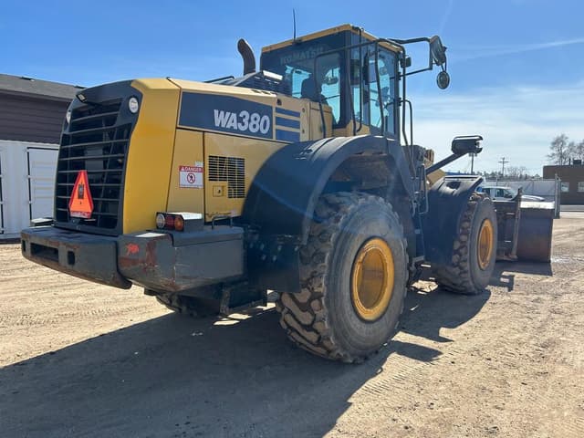 Image of Komatsu WA380-8 equipment image 4