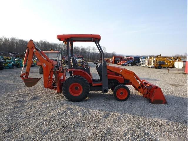 Image of Kubota B26 equipment image 2
