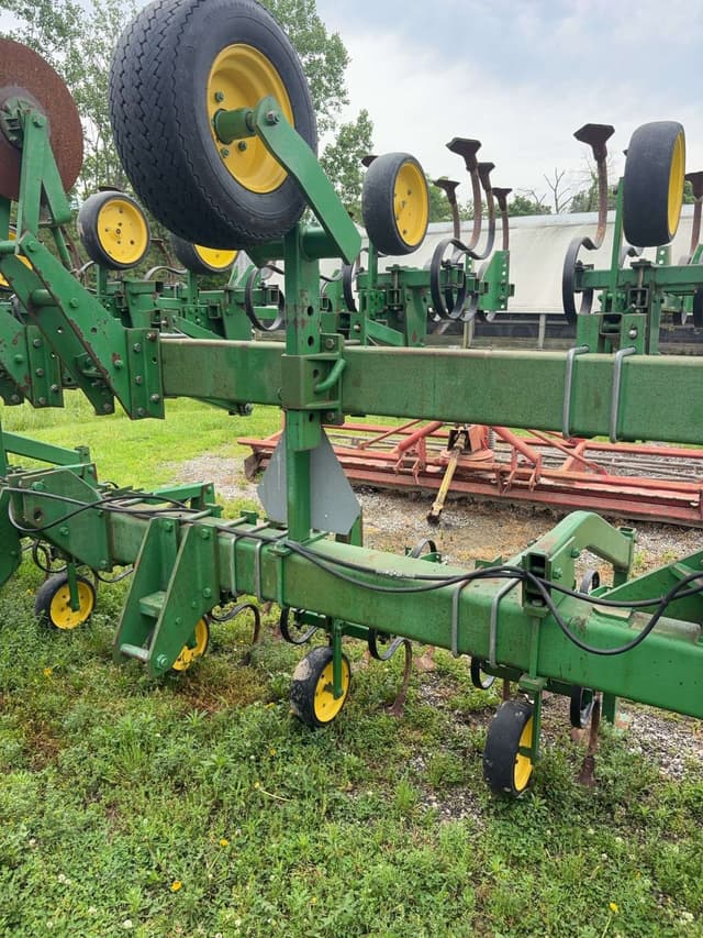 Image of John Deere 845 equipment image 3