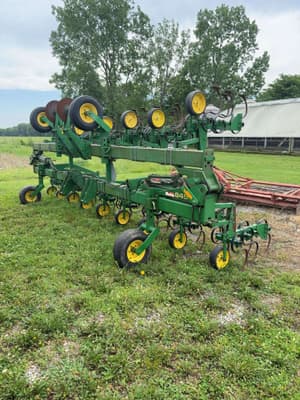 John Deere 845 Image