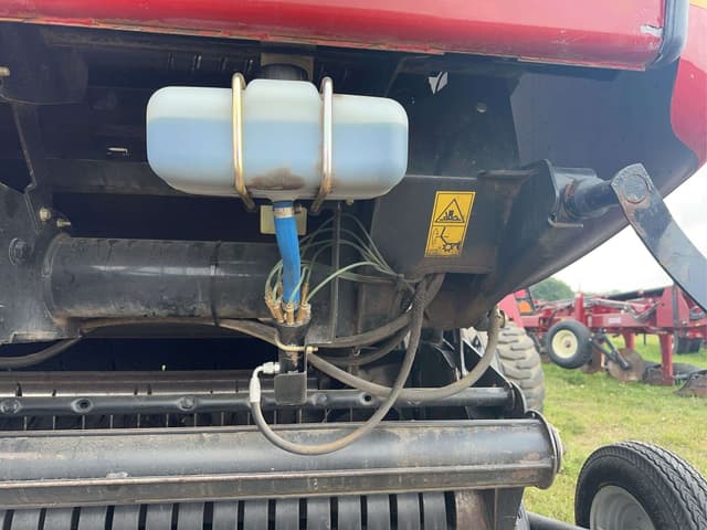 Image of Case IH RB565 equipment image 4