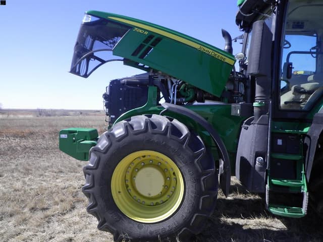 Image of John Deere 7210R equipment image 4