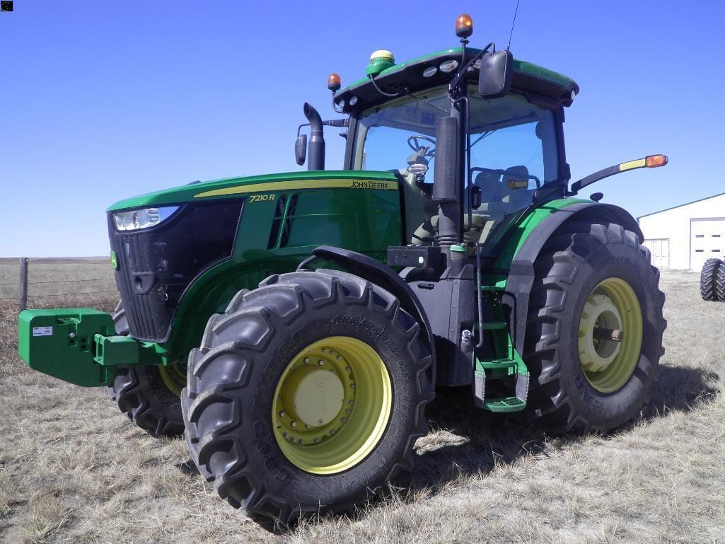 2015 John Deere 7210R Equipment Image0