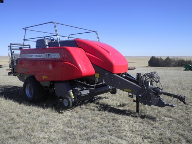 Image of Massey Ferguson LB2234XD equipment image 3