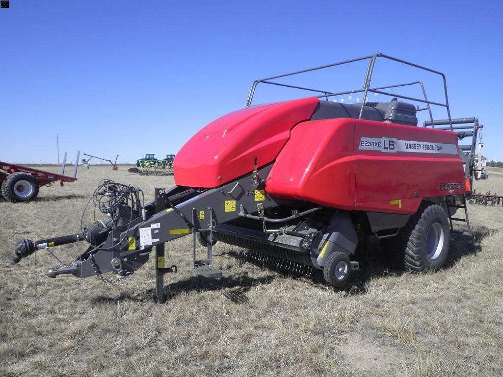 Massey Ferguson LB2234XD Equipment Image0