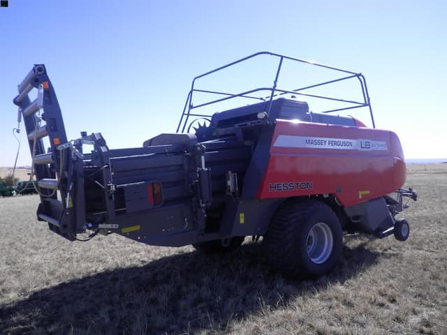 Image of Massey Ferguson LB2234XD equipment image 2