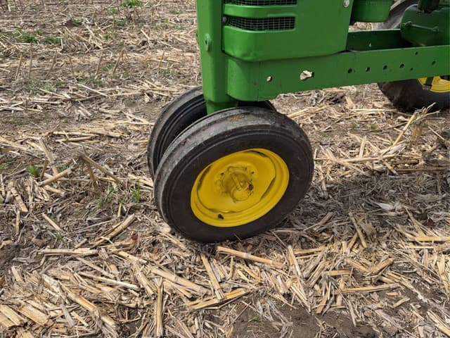 Image of John Deere B equipment image 4