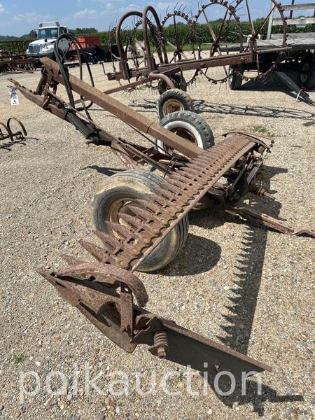 Image of International Harvester 1100 equipment image 2
