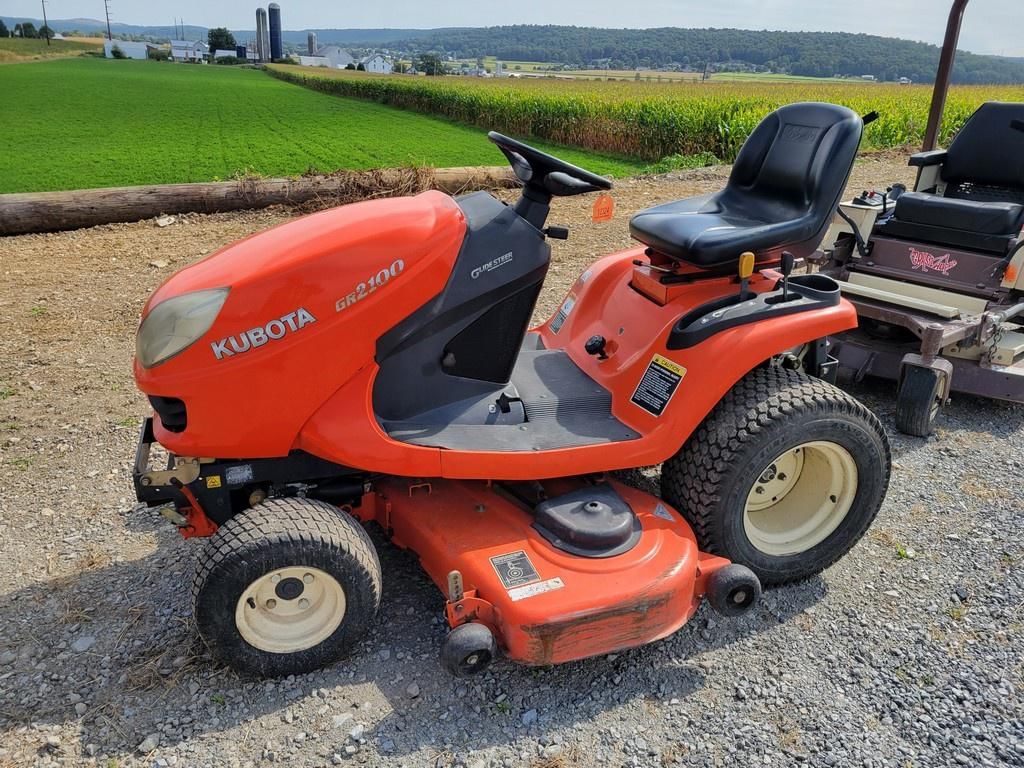 Kubota GR2100 Equipment Image0
