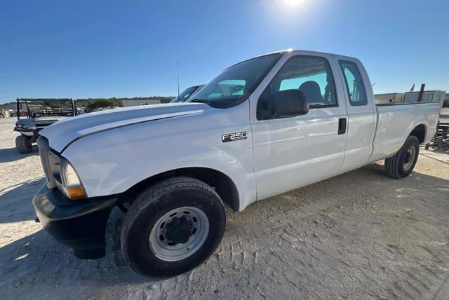 Image of Ford F-250 equipment image 3