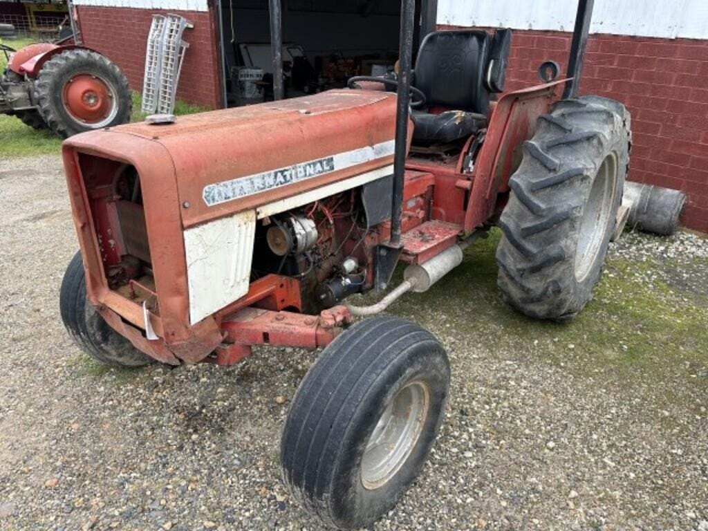 Main image International Harvester 464