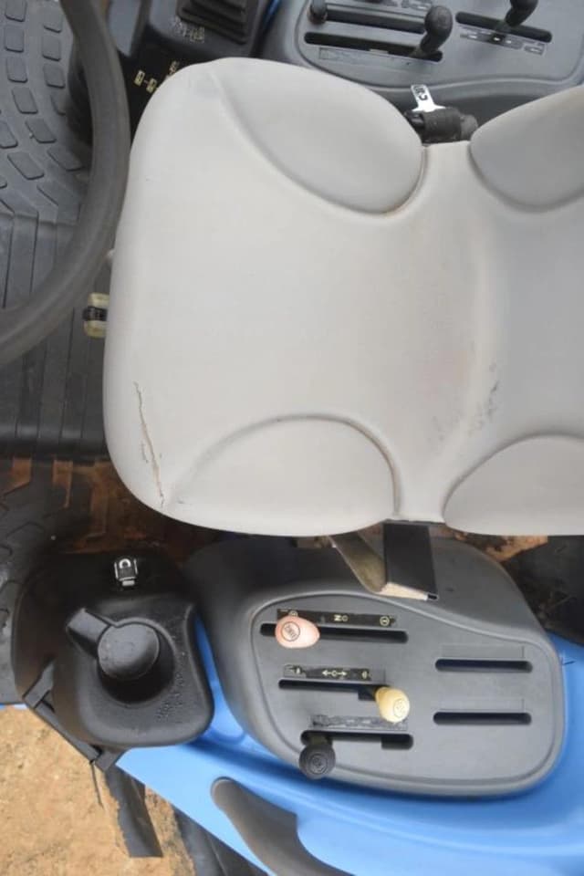 Image of New Holland TC45DA equipment image 4